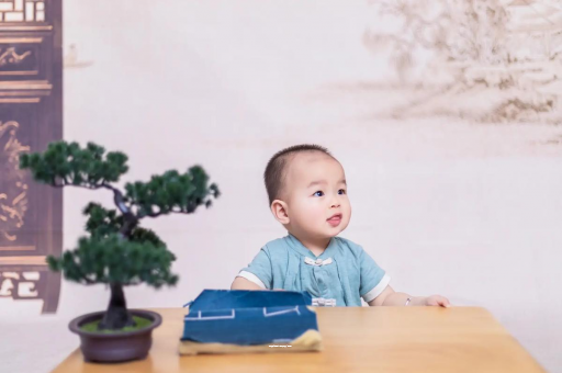 怒江宝宝眼睛突然肿了